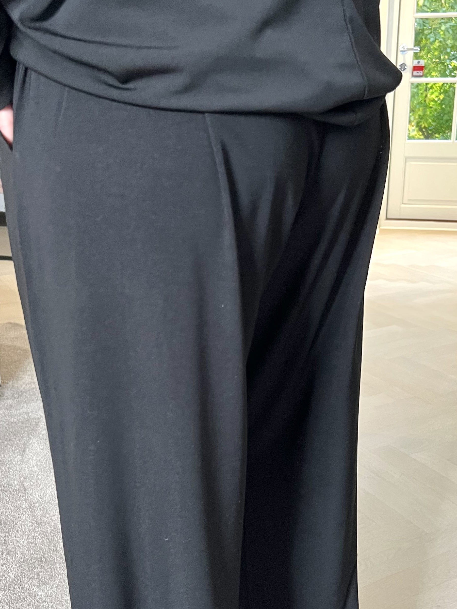 Osane - Svarta elastiska byxor